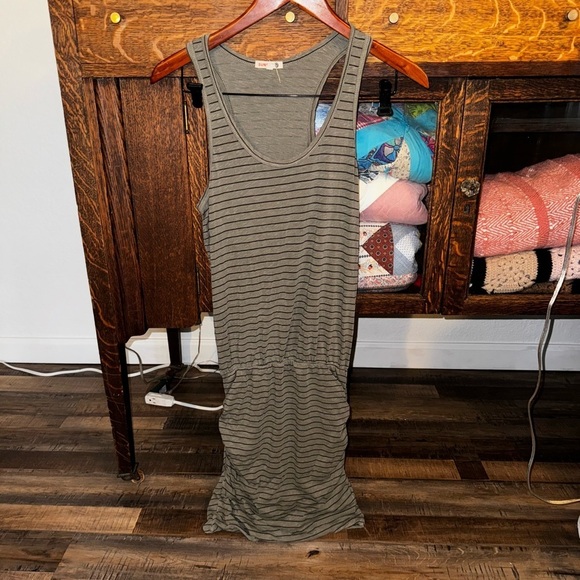 SUNDRY Olive Green Striped Scoop Neck Fitted Ruched Mini Dress Size Small - Picture 1 of 6